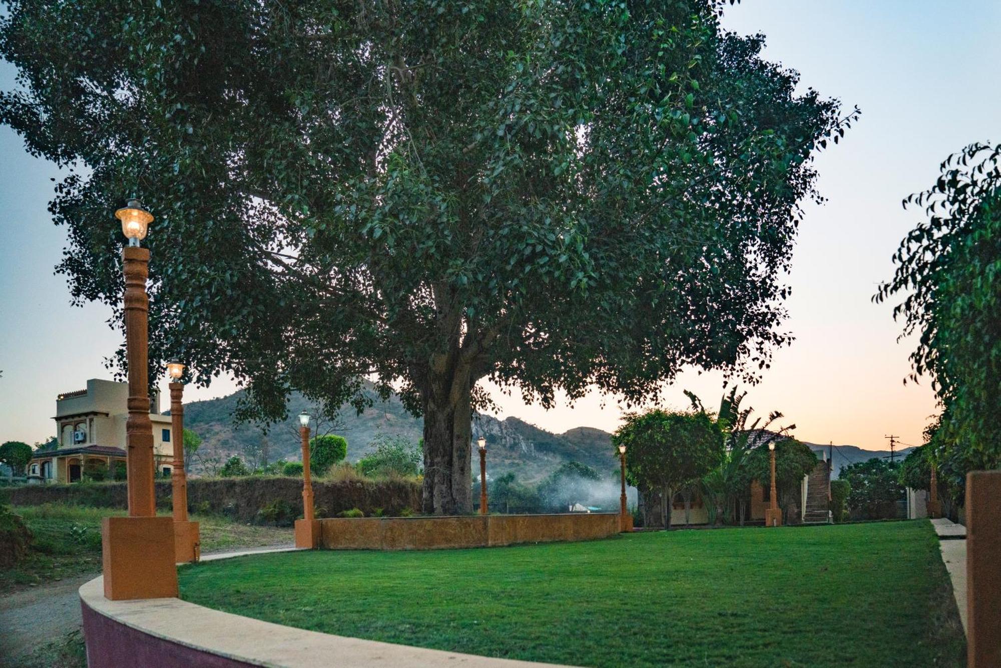 Udai Nature Valley Resort - A Peace Full Farmhouse Resort אודייפור מראה חיצוני תמונה