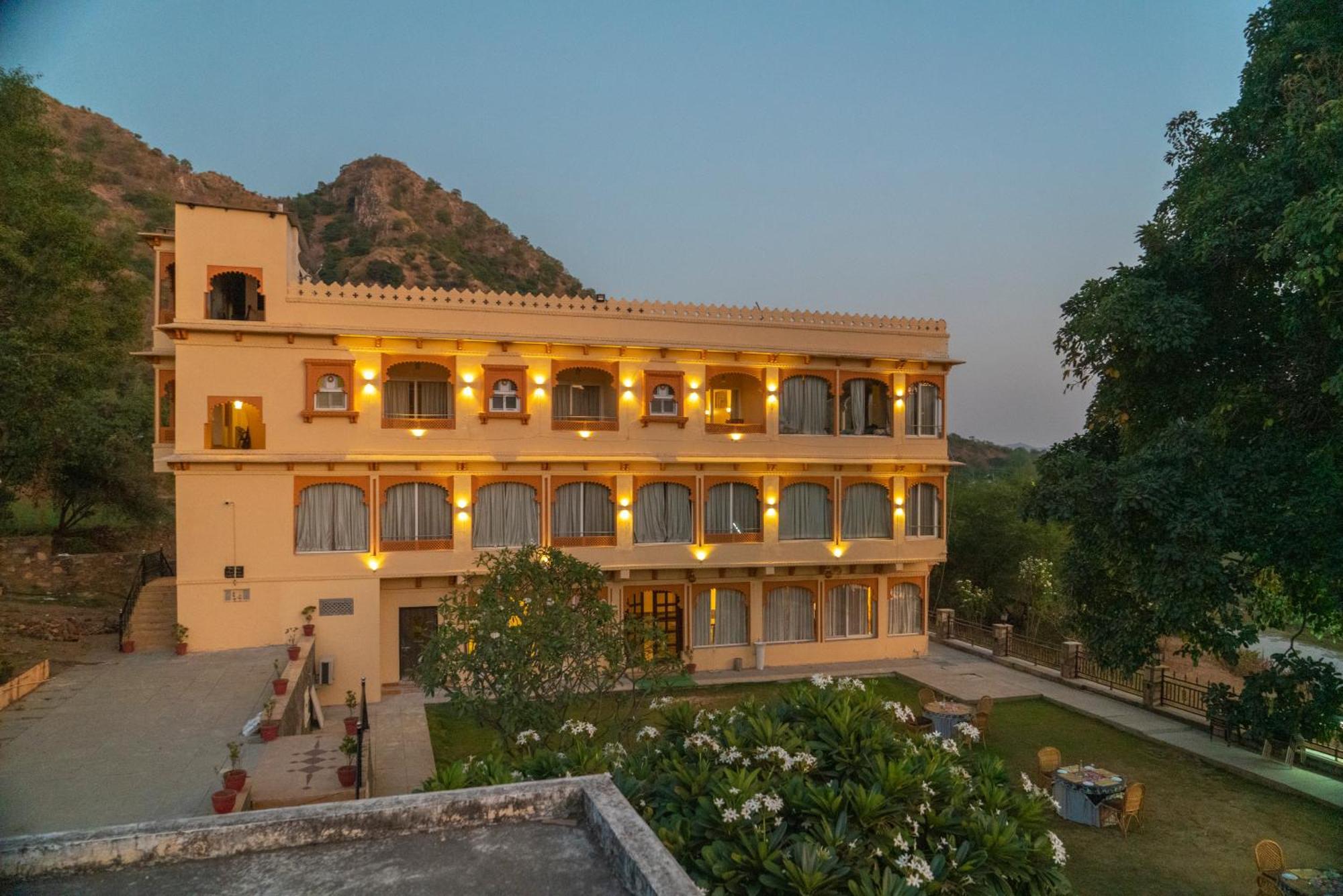 Udai Nature Valley Resort - A Peace Full Farmhouse Resort אודייפור מראה חיצוני תמונה