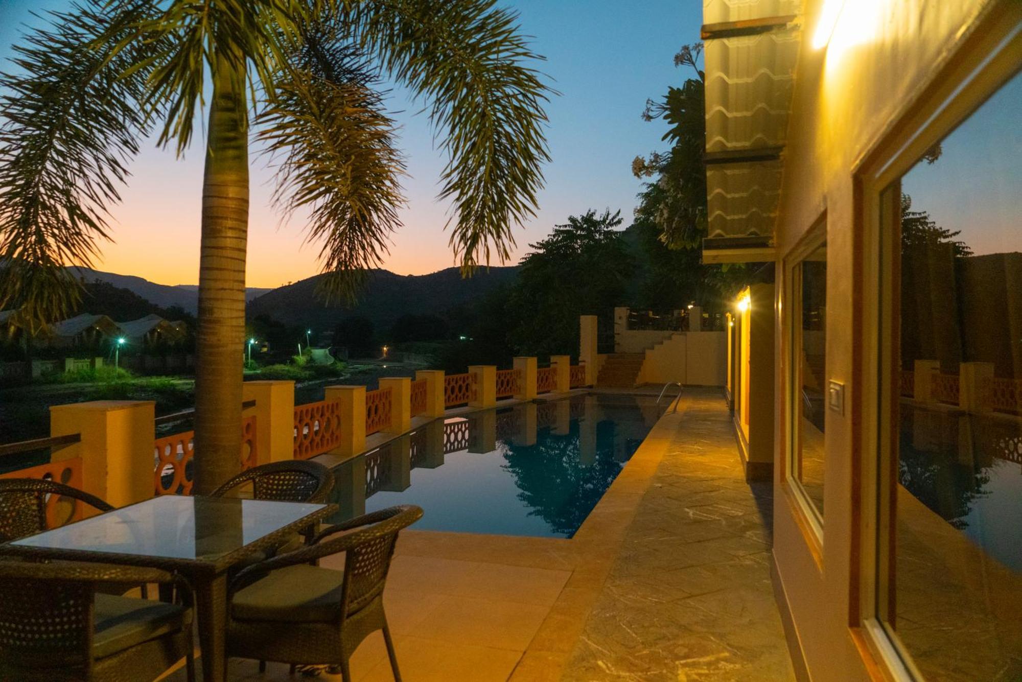 Udai Nature Valley Resort - A Peace Full Farmhouse Resort אודייפור מראה חיצוני תמונה