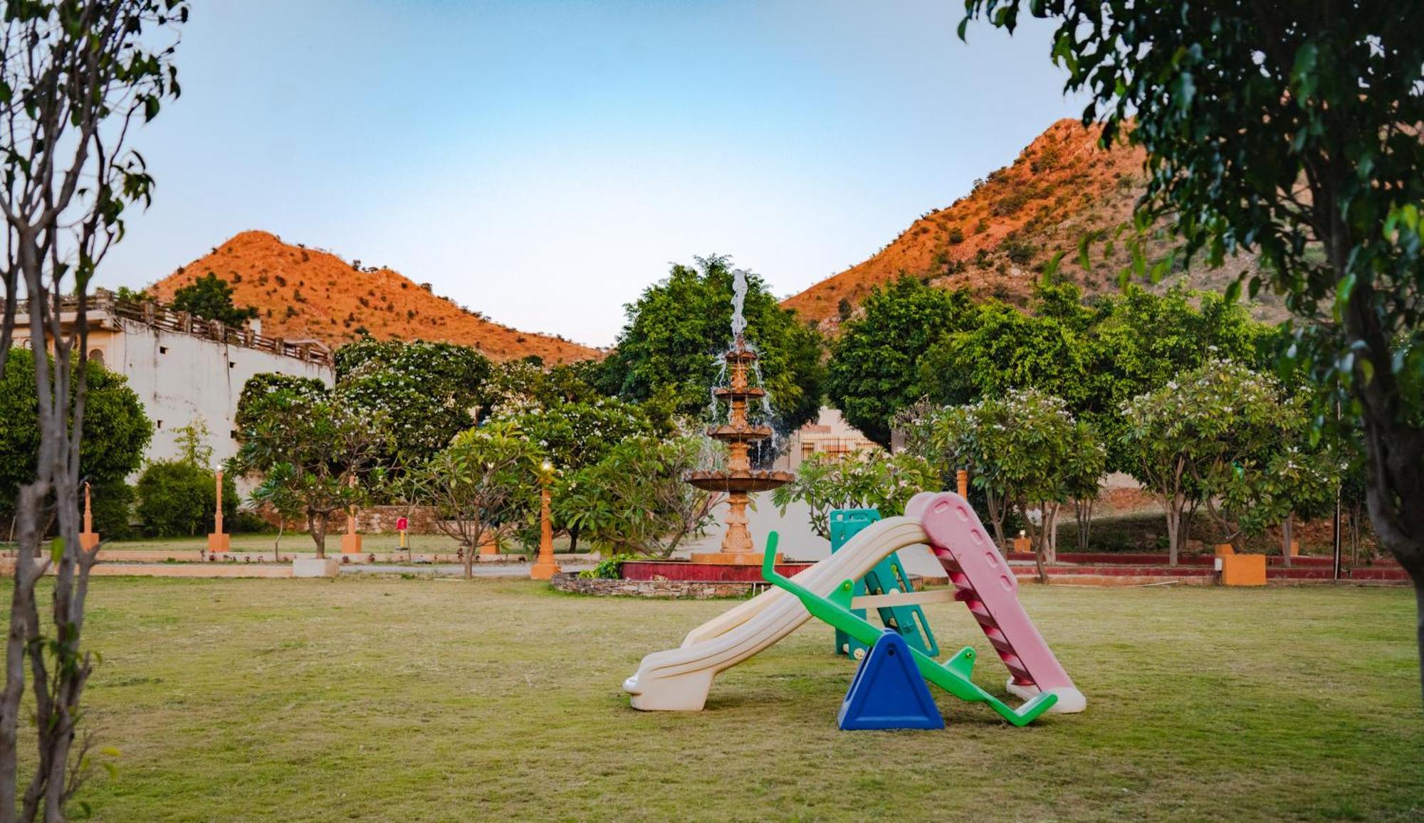 Udai Nature Valley Resort - A Peace Full Farmhouse Resort אודייפור מראה חיצוני תמונה