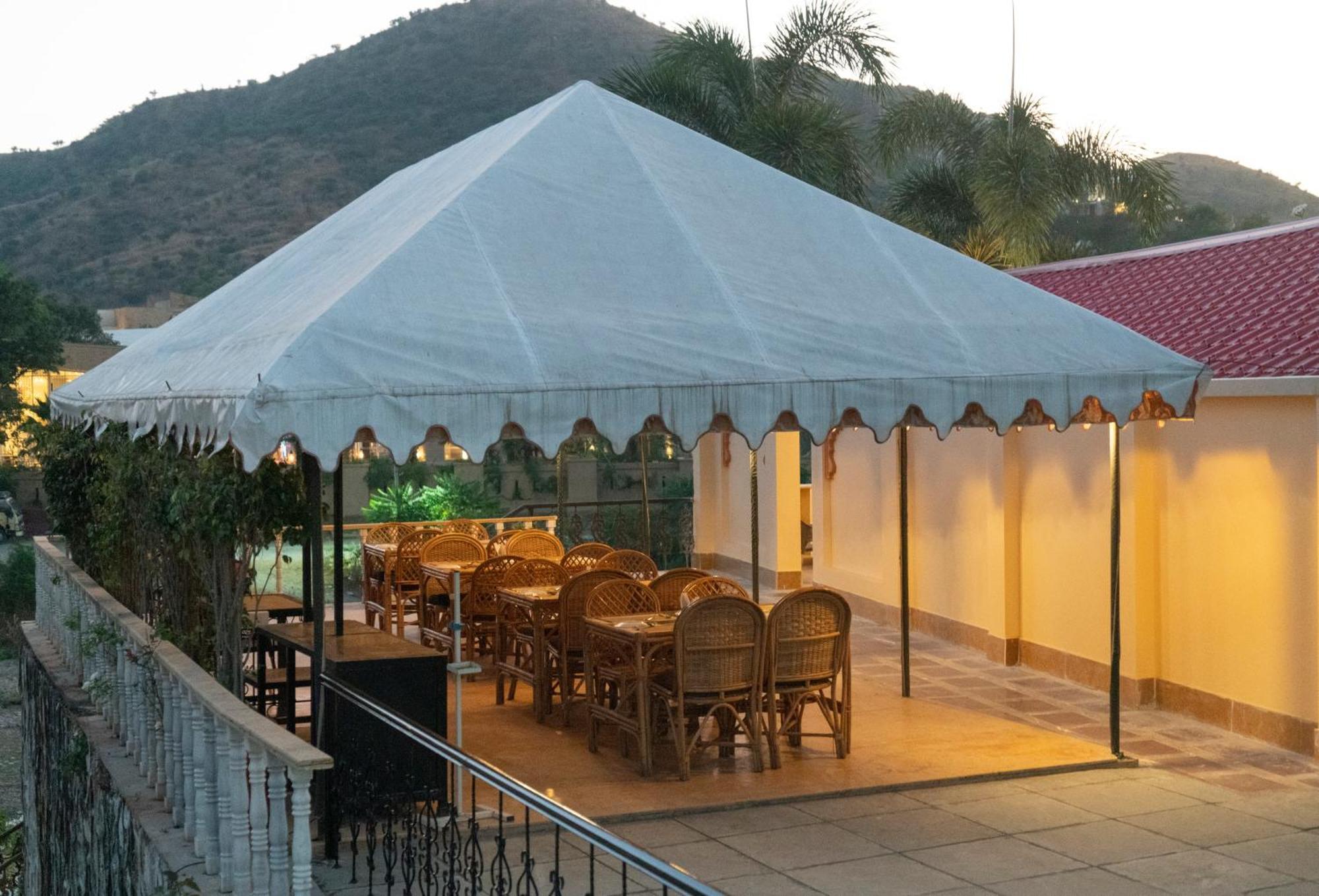 Udai Nature Valley Resort - A Peace Full Farmhouse Resort אודייפור מראה חיצוני תמונה