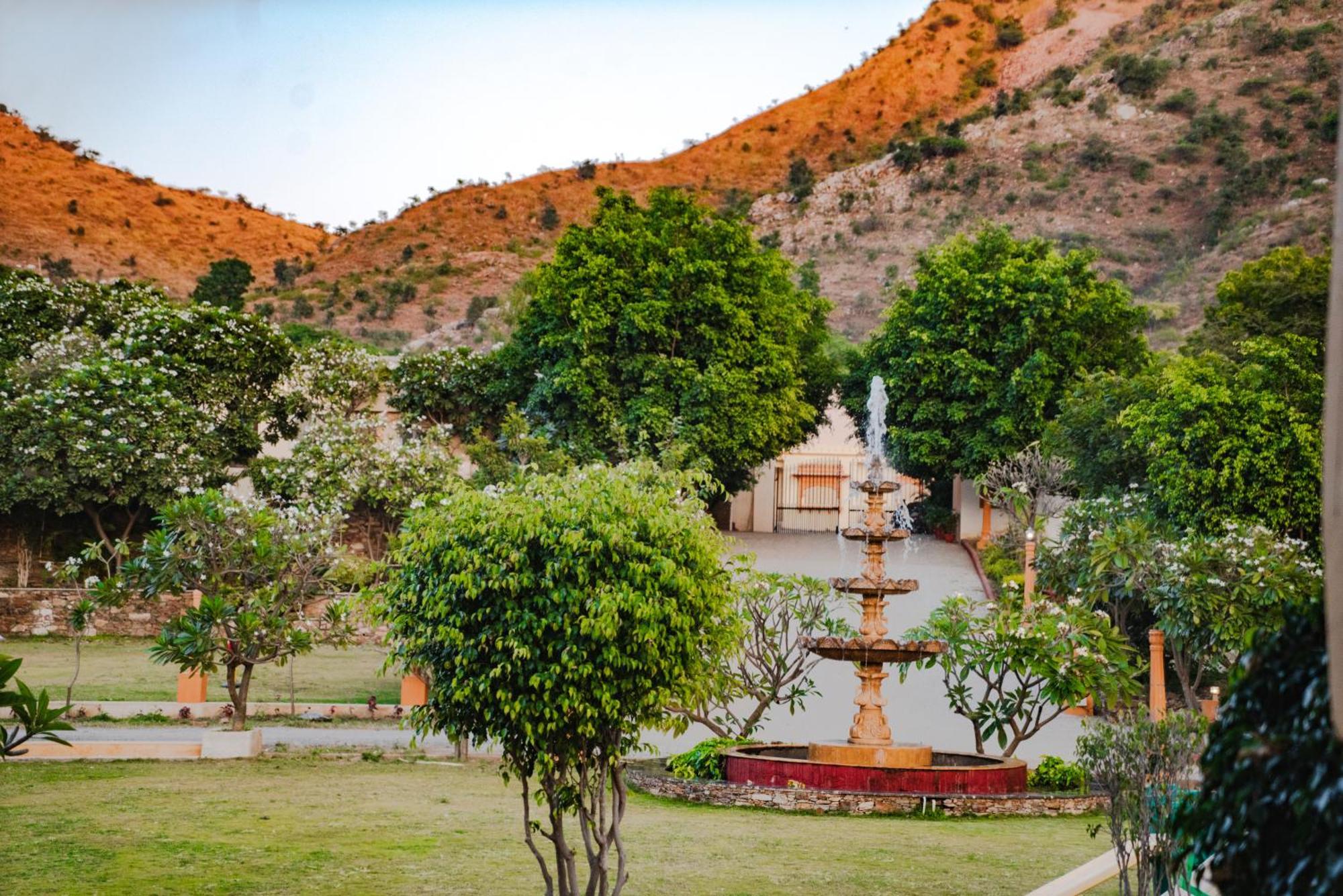 Udai Nature Valley Resort - A Peace Full Farmhouse Resort אודייפור מראה חיצוני תמונה
