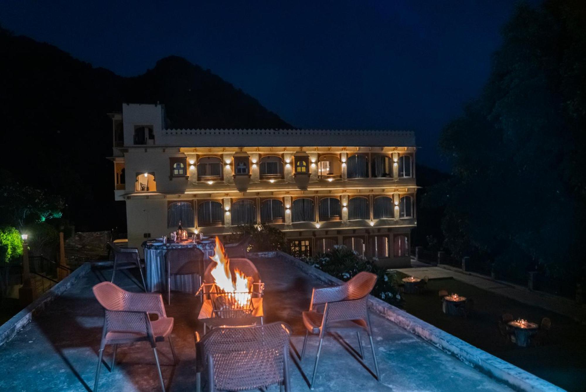 Udai Nature Valley Resort - A Peace Full Farmhouse Resort אודייפור מראה חיצוני תמונה